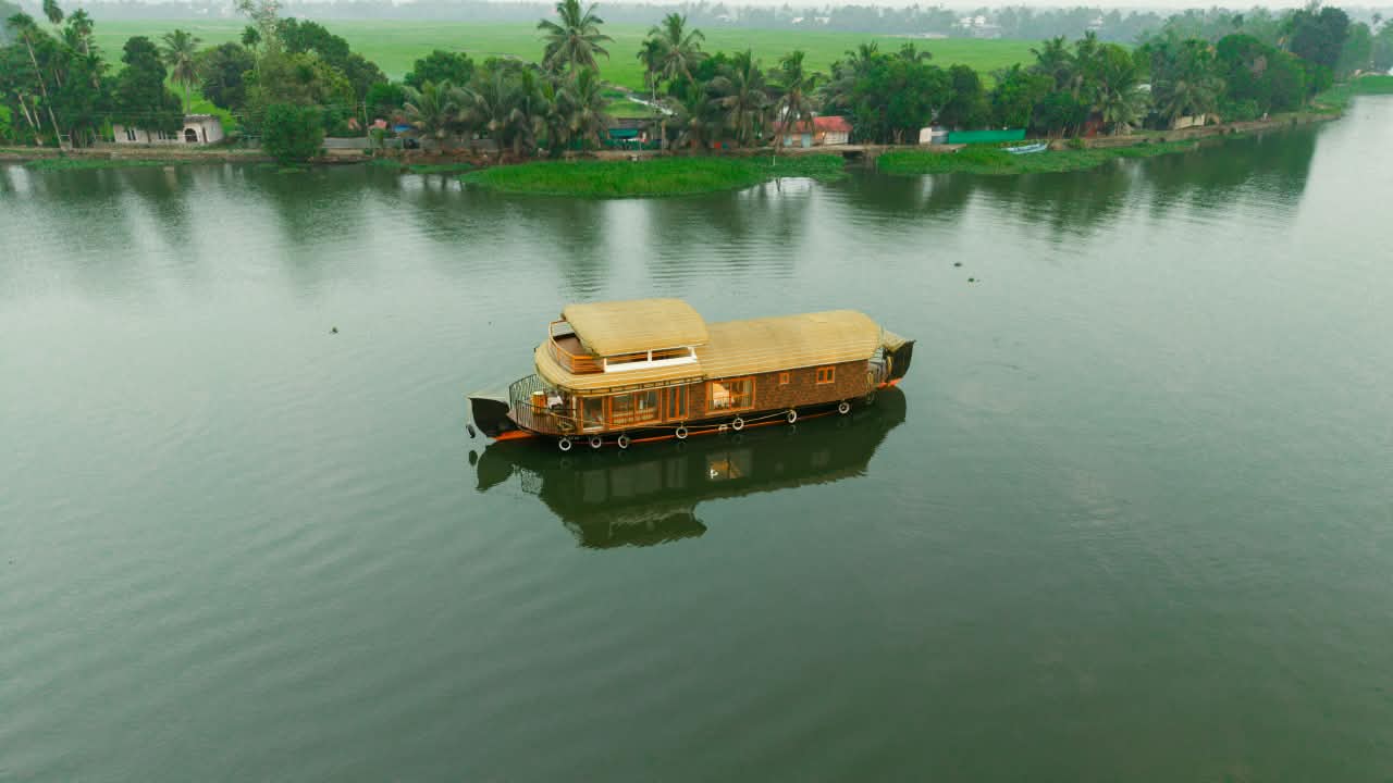 1 bedroom houseboat interior or facilities